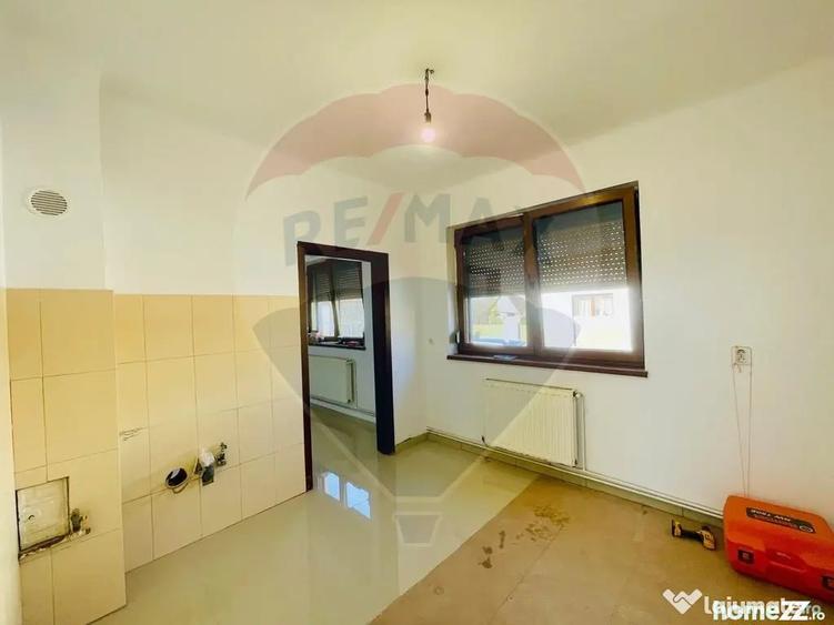 Casă cu 6 camere cu Teren 500 Mp în Calea Dumbrăvii