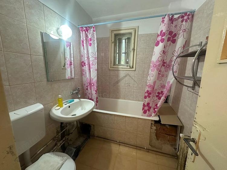 Apartament cu 2 camere semidecomandat în Filiași