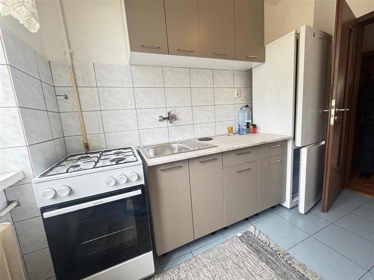 Apartament cu 4 camere decomandat, mobilat în Cedonia