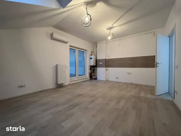 Apartament cu 4 camere decomandat în Titan