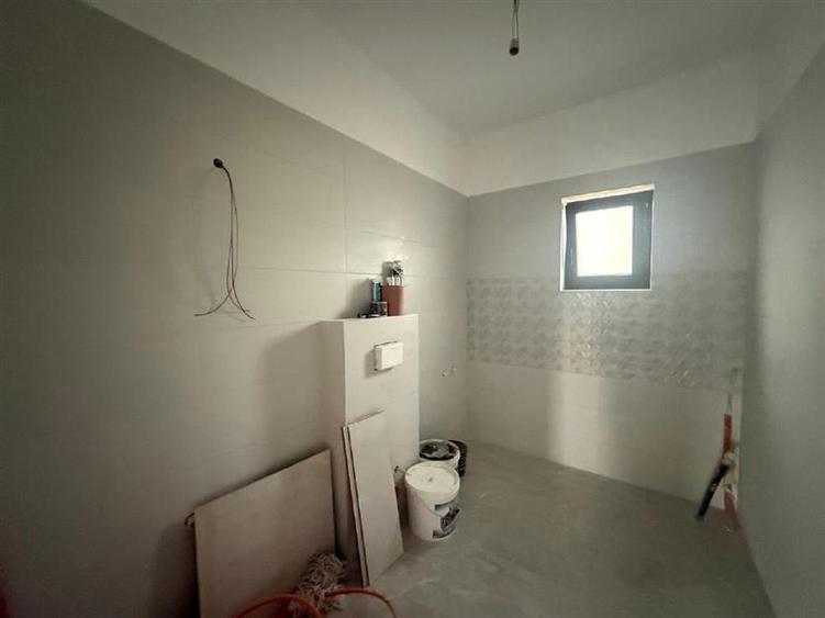 Casă cu 4 camere cu Teren 500 Mp în Valea Lupului