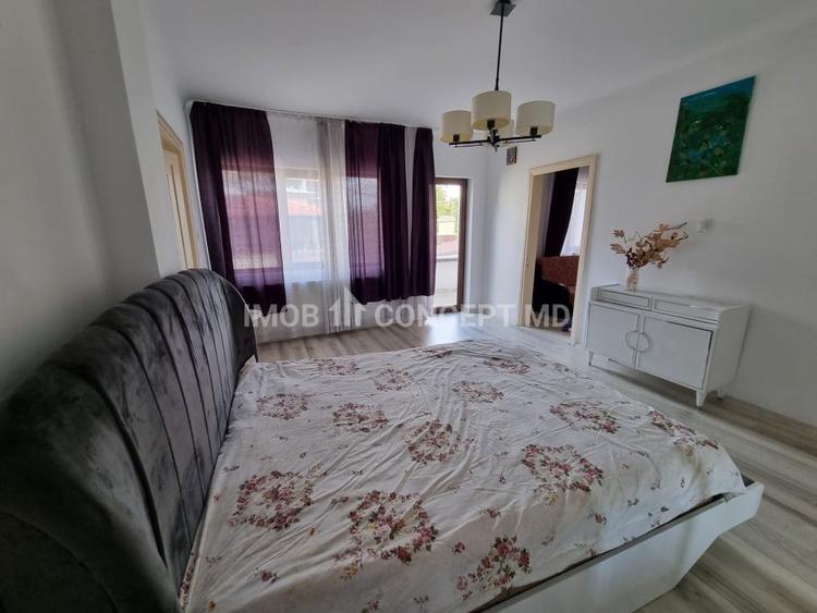 Casă individuală cu 8 camere cu Canalizare în Ultracentral
