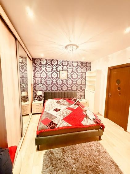 Apartament cu 3 camere decomandat în Lipscani