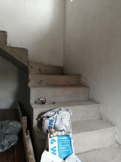 Casă individuală cu 5 camere cu Canalizare în Plopi