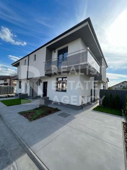 Duplex cu 4 camere cu Canalizare în Exterior Nord