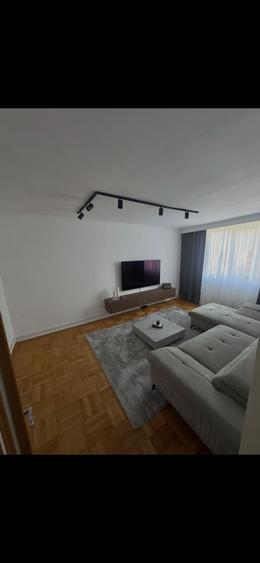 Apartament cu 4 camere decomandat în Banat