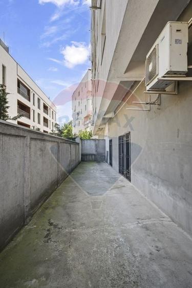Spațiu comercial, de 140.30000305176 mp, în Centrul Civic