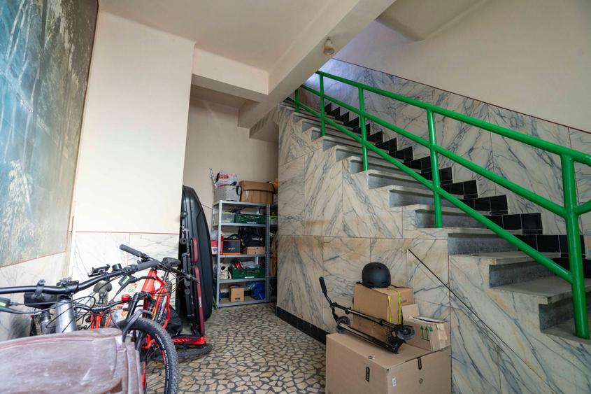Apartament cu 4 camere decomandat în Central