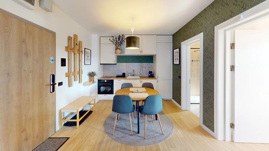 Apartament cu 2 camere semidecomandat, mobilat în Poiana Brașov