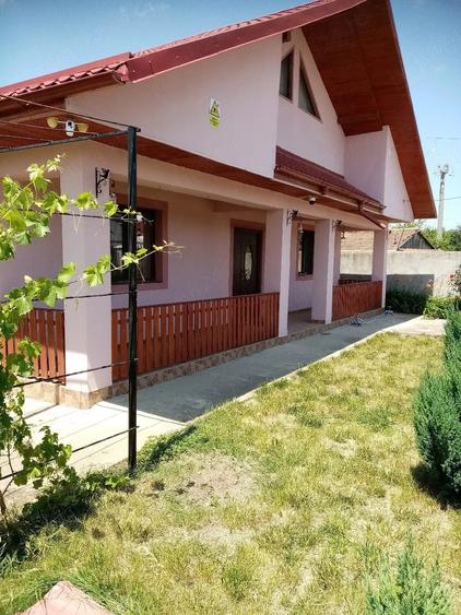 Casă cu Teren 1388 Mp în Dragalina