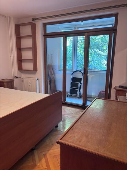 Apartament cu 3 camere decomandat în Drumul Taberei
