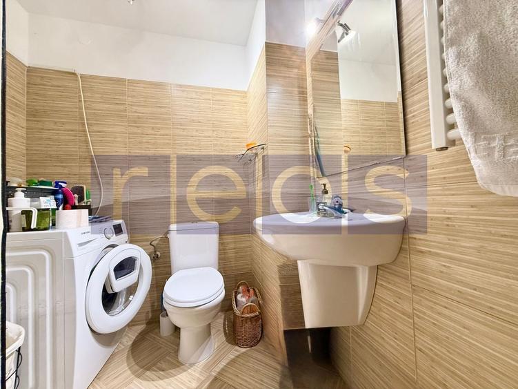 Apartament cu 4 camere semidecomandat, mobilat în P-ța Romană