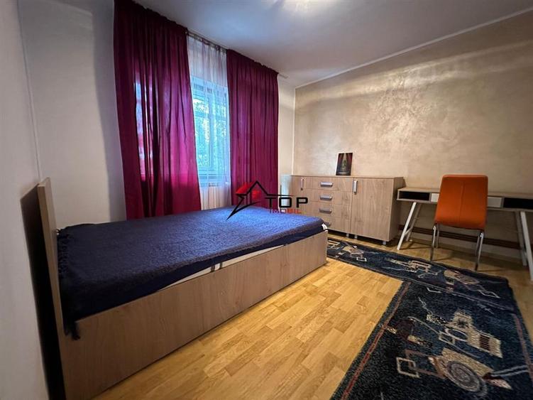 Apartament cu 3 camere semidecomandat, mobilat în Podu Roș