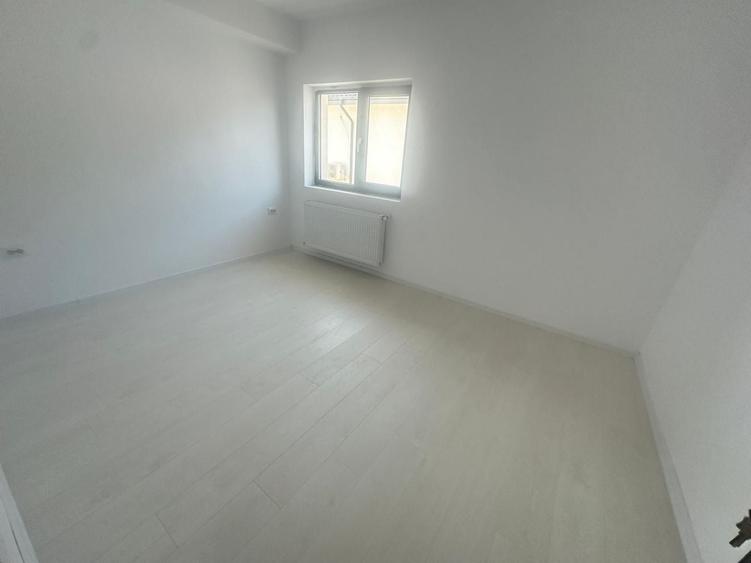 Duplex cu 4 camere cu Canalizare în Central