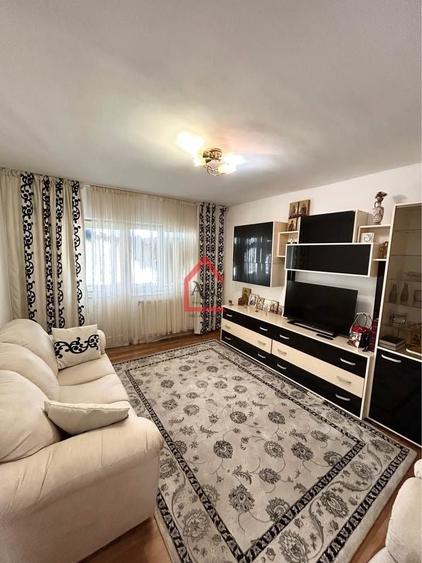 Apartament cu 4 camere decomandat, mobilat în Sud