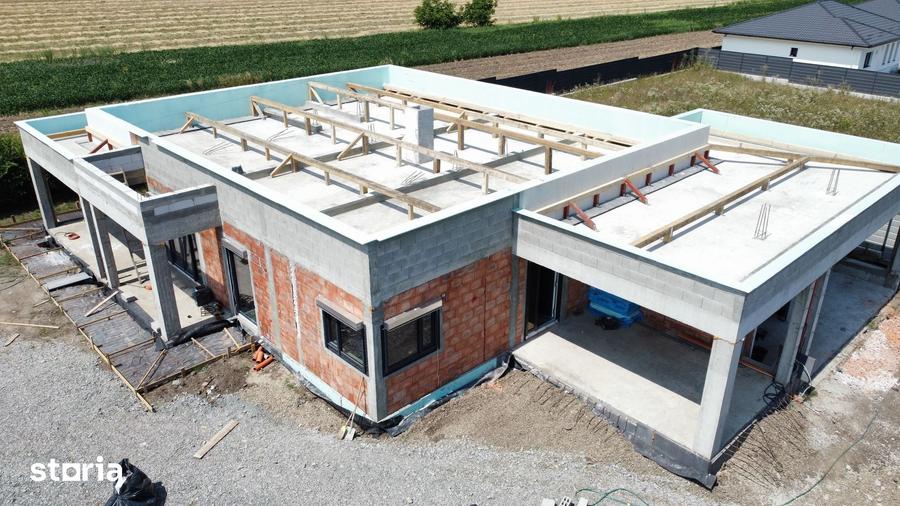 Casă cu 4 camere cu Teren 2100 Mp în Șcheia
