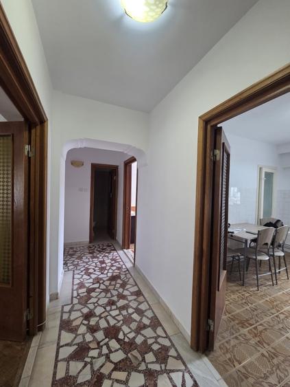 Apartament cu 3 camere decomandat în Capitol
