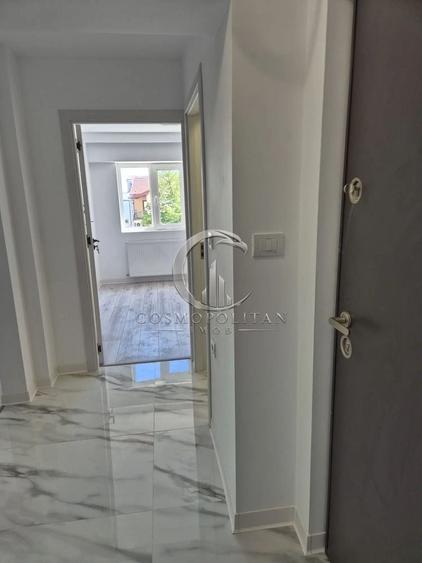 Apartament cu 3 camere semidecomandat în Obor