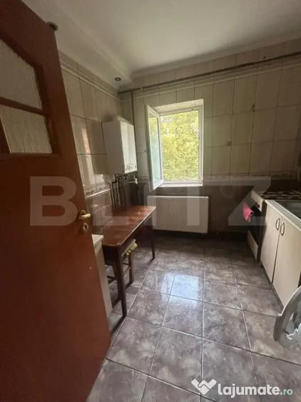 Apartament cu 2 camere semidecomandat în Aleea Trandafirilor