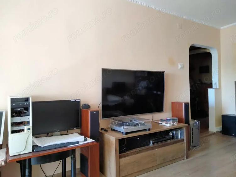 Apartament cu 4 camere decomandat în Central