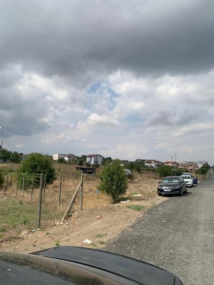 Teren Construcții intravilan de 550 mp, în Est