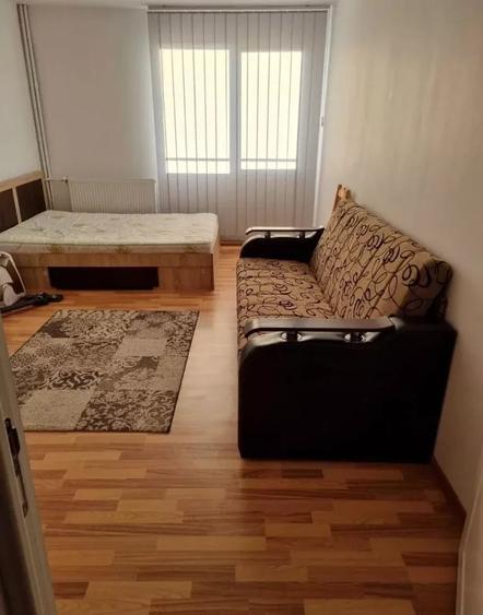 Apartament cu 2 camere decomandat, mobilat în Piața Unirii