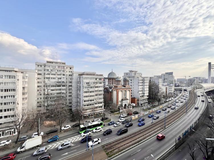 Apartament cu 3 camere decomandat în Titulescu