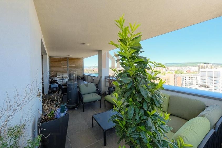 Apartament cu 4 camere semidecomandat, mobilat în Gheorgheni