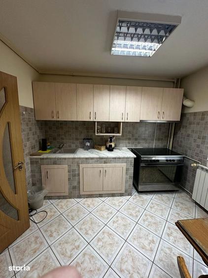 Apartament cu 3 camere decomandat în Rahova