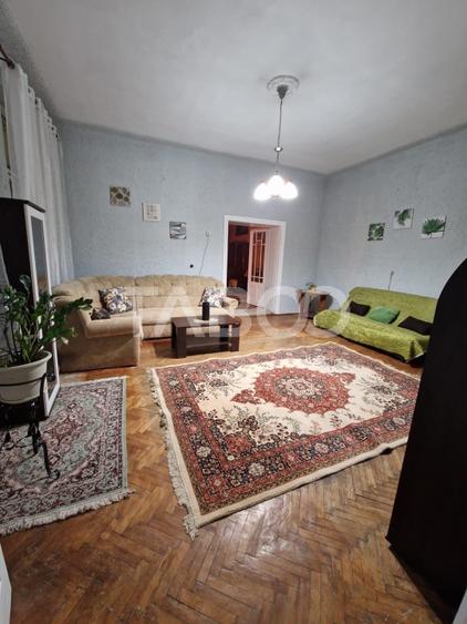 Apartament cu 2 camere semidecomandat, mobilat în Central — fotografia 1