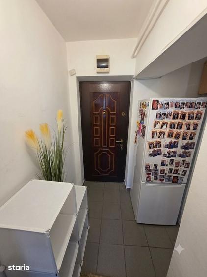 Apartament cu 3 camere în Petrișor