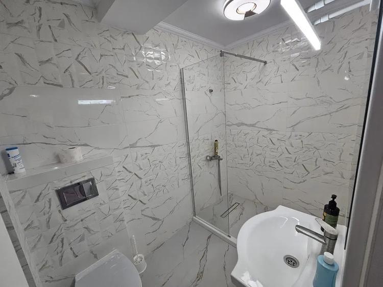 Apartament cu 2 camere decomandat, mobilat în Far