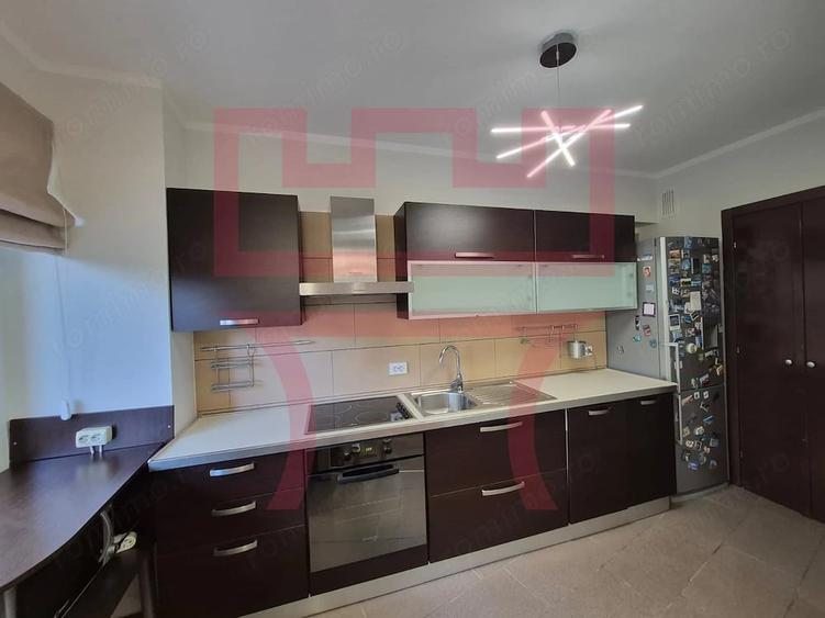 Apartament cu 3 camere semidecomandat în Plopilor