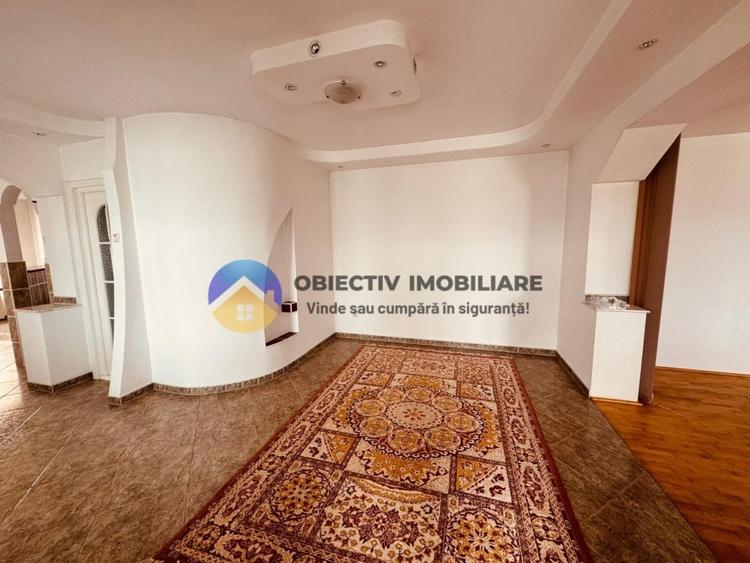 Casă cu 6 camere cu Teren 3683 Mp în Agapia