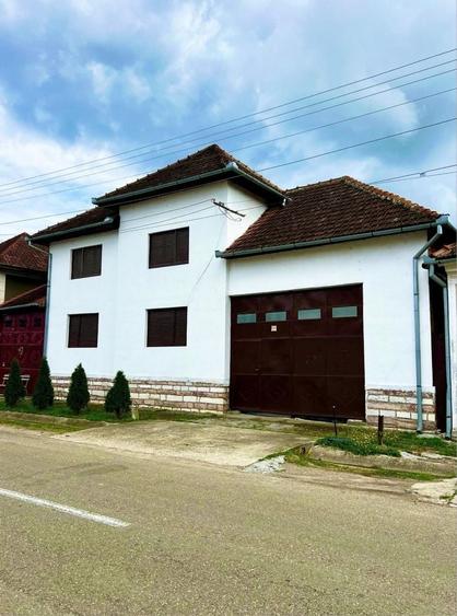 Casă cu 4 camere în Central