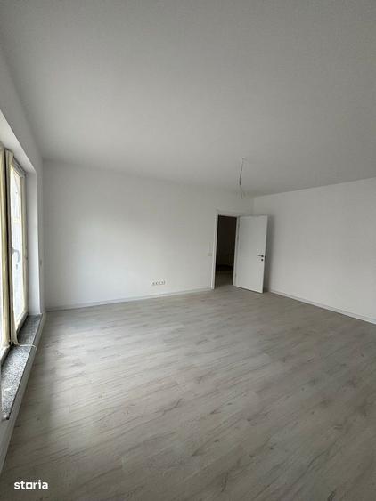 Apartament cu 3 camere în Est