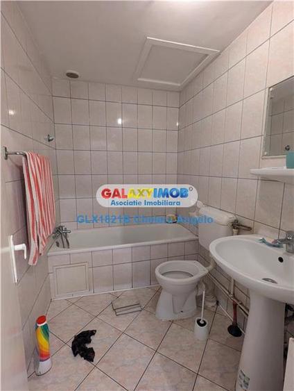 Casă cu 3 camere cu Garaj în Andronache