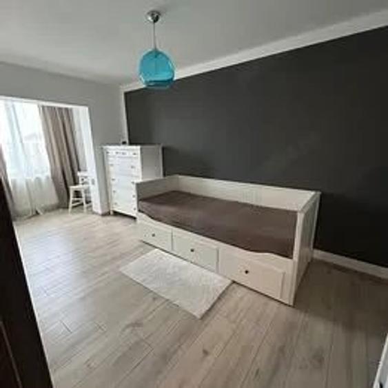 Apartament cu 3 camere decomandat, mobilat în Bucovina