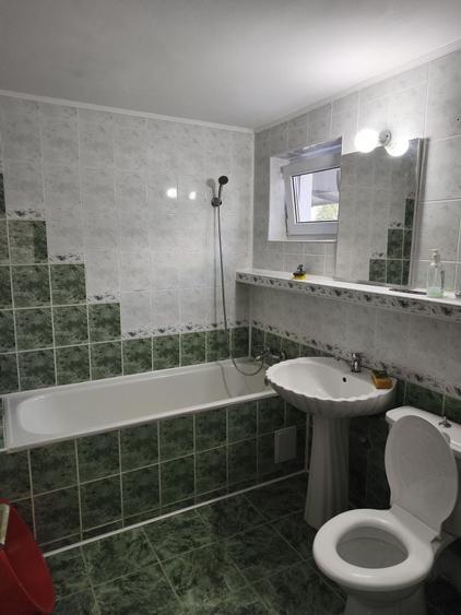 Casă cu 4 camere cu Teren 1000 Mp în Stroiești