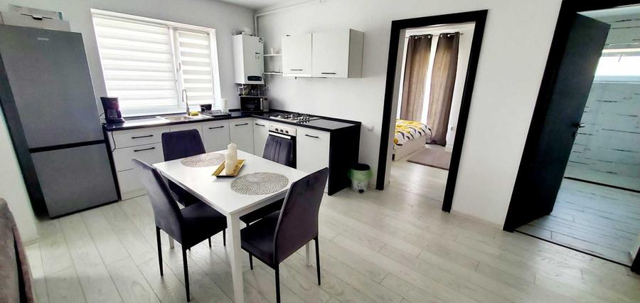 Apartament cu 2 camere decomandat în Cornișa