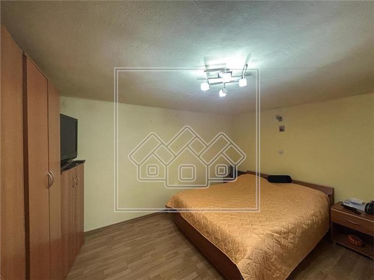 Apartament cu 2 camere decomandat în Lupeni