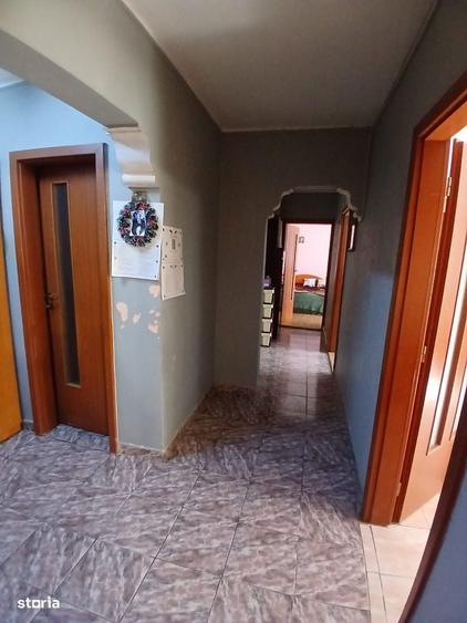Apartament cu 3 camere decomandat în Delfinariu