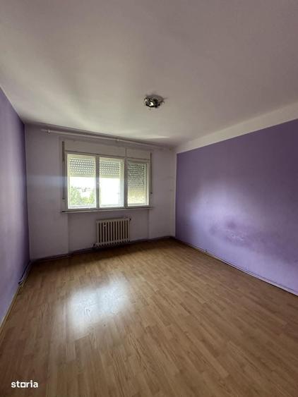 Apartament cu 3 camere decomandat în Horea