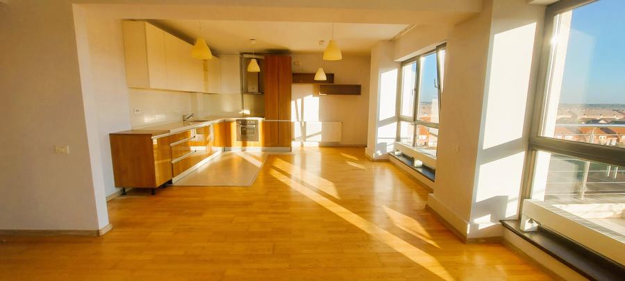 Apartament cu 4 camere nedecomandat în Pipera