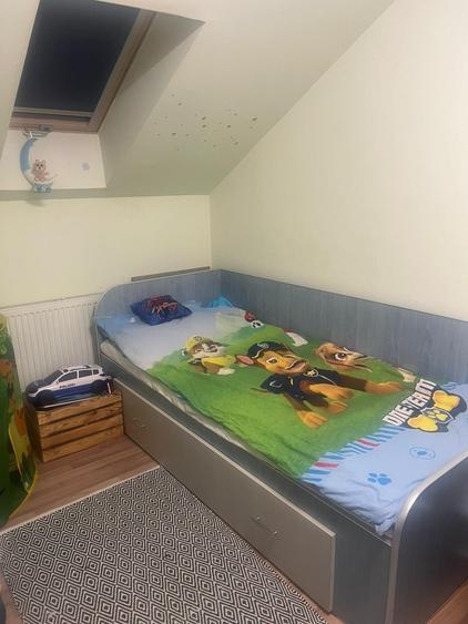 Apartament cu 3 camere decomandat în Est