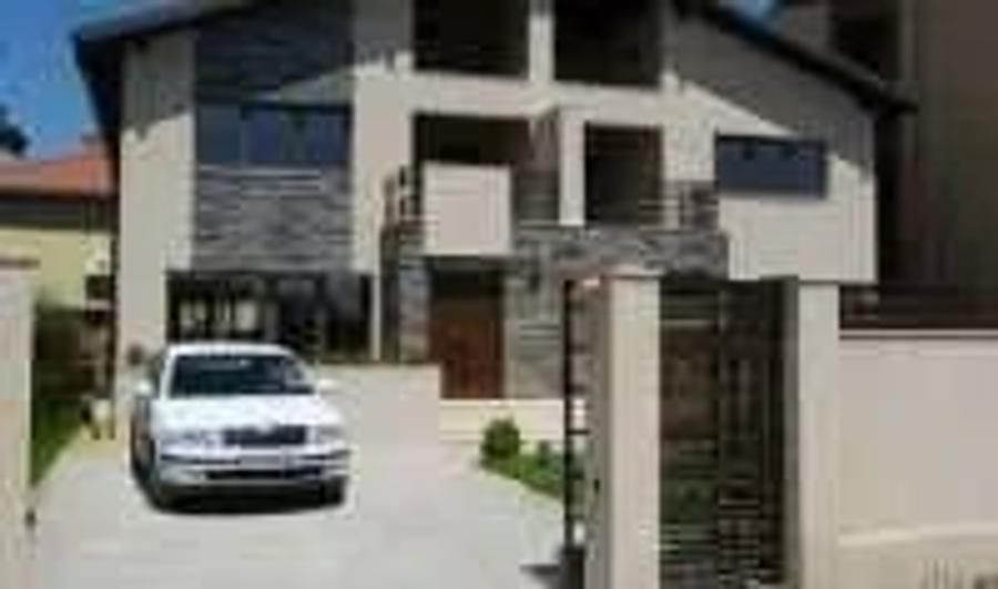 Casă individuală cu 4 camere cu Teren 400 Mp în Pipera