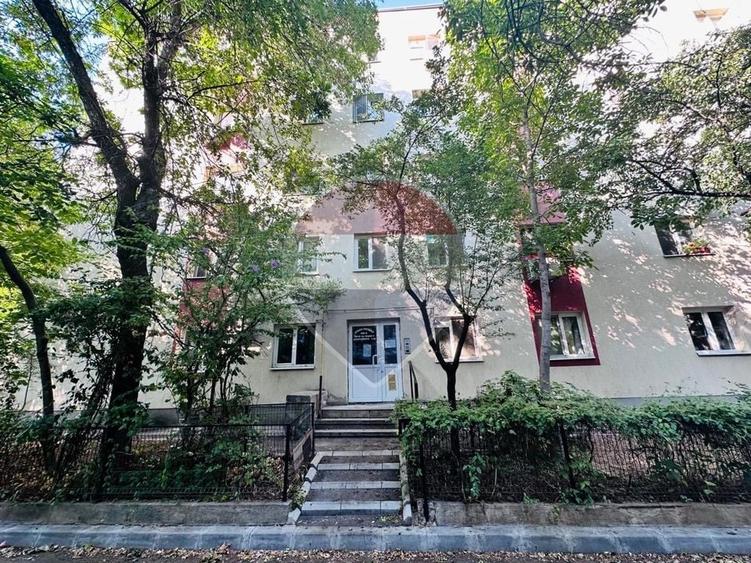 Apartament cu 2 camere semidecomandat, mobilat în Giurgiului