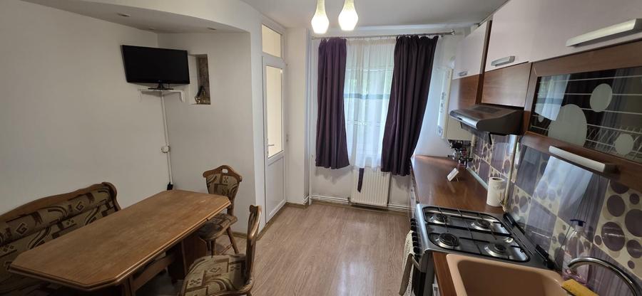 Apartament cu 3 camere decomandat în 1 Mai