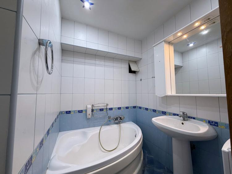 Apartament cu 4 camere decomandat, mobilat în Turda