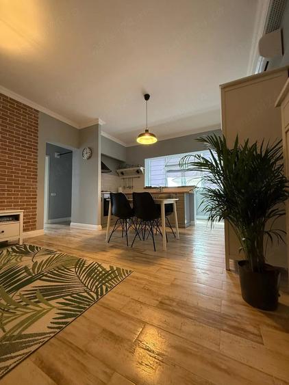Apartament cu 3 camere semidecomandat în Central